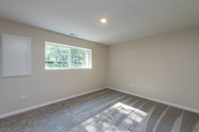 $3,250 | 804 Neubauer Circle, Lindenhurst, IL 60046