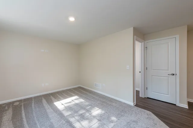 $3,250 | 804 Neubauer Circle, Lindenhurst, IL 60046