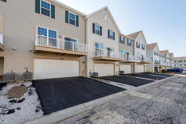 $3,250 | 804 Neubauer Circle, Lindenhurst, IL 60046