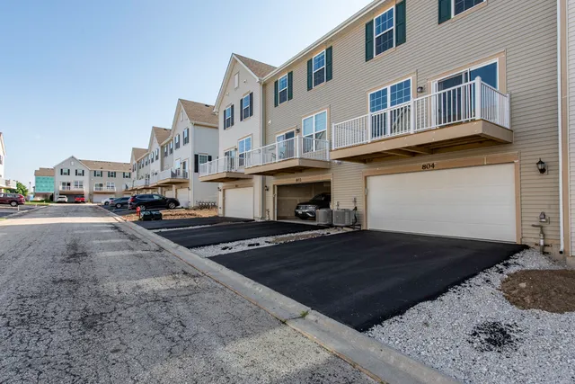 $3,250 | 804 Neubauer Circle, Lindenhurst, IL 60046