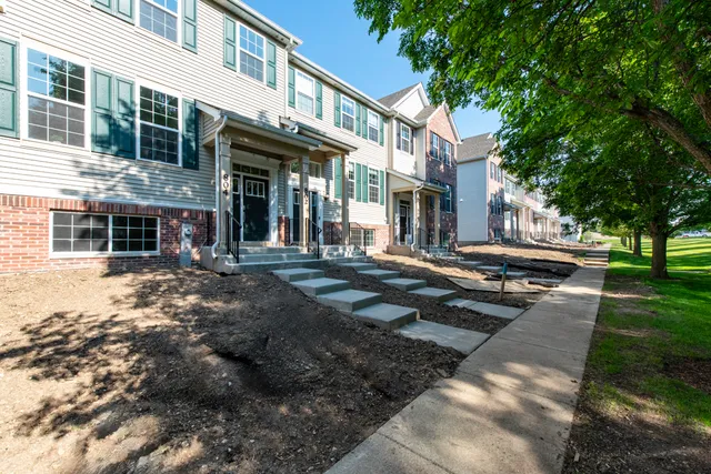 $3,250 | 804 Neubauer Circle, Lindenhurst, IL 60046