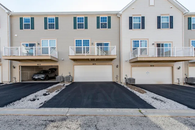 $3,250 | 804 Neubauer Circle, Lindenhurst, IL 60046