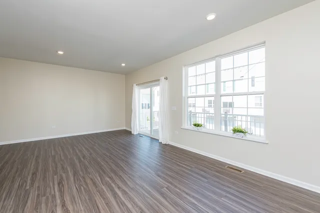 $3,250 | 804 Neubauer Circle, Lindenhurst, IL 60046