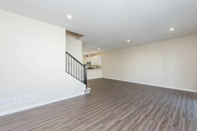 $3,250 | 804 Neubauer Circle, Lindenhurst, IL 60046