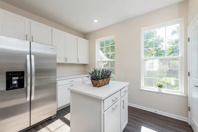 $3,250 | 804 Neubauer Circle, Lindenhurst, IL 60046