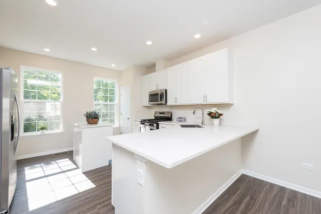 $3,250 | 804 Neubauer Circle, Lindenhurst, IL 60046