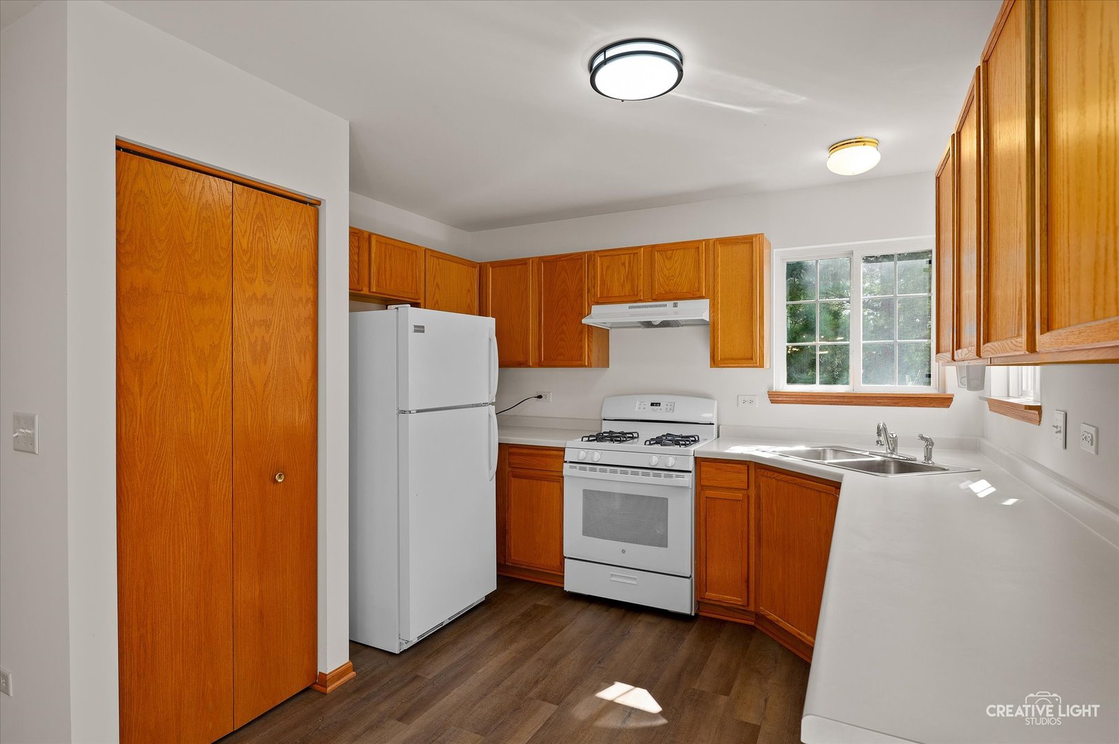 1603 Valley Ridge Drive Plainfield, IL 60586 - Photo 10 of 27 a kitchen with stainless steel appliances granite countertop a stove a refrigerator and a sink