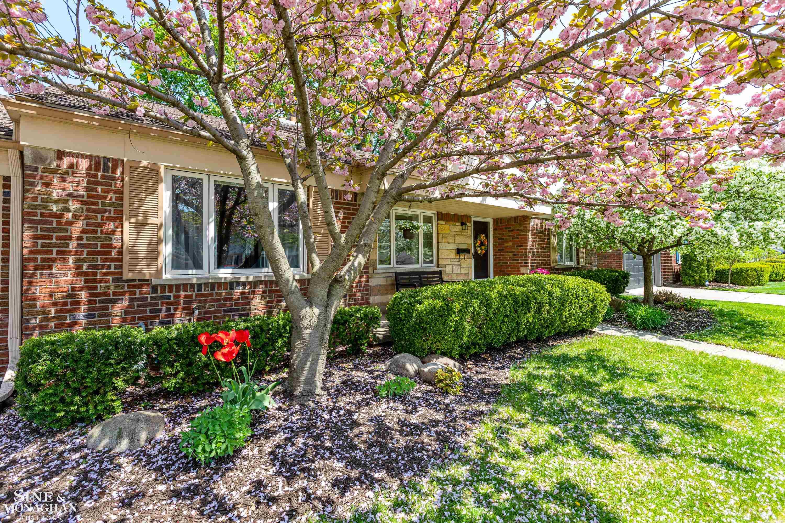1572 Cook Road Grosse Pointe, MI 48236 - Photo 4 of 29 Exterior Front