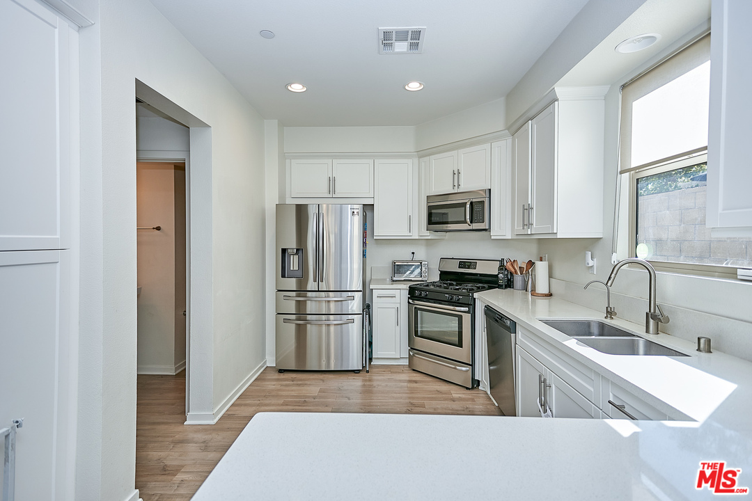 703 Colorado Circle Carson, CA 90745 - Photo 14 of 38