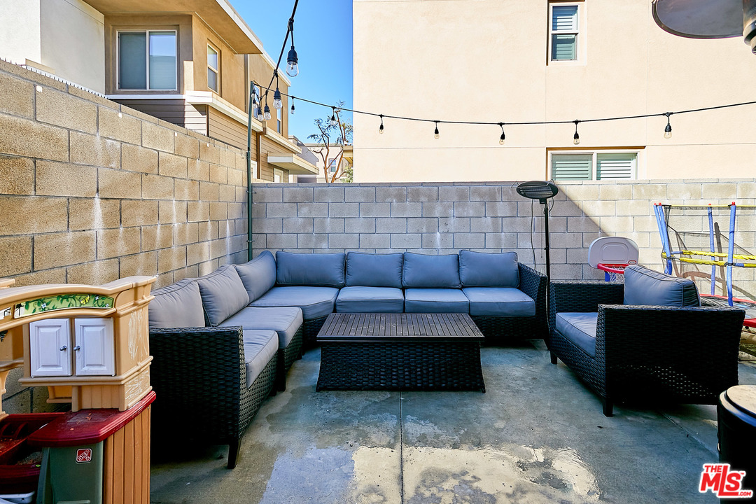 703 Colorado Circle Carson, CA 90745 - Photo 4 of 38