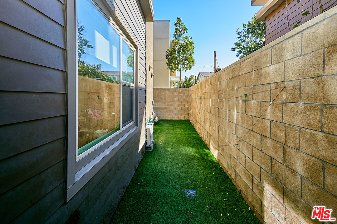 703 Colorado Circle Carson, CA 90745 - Photo 5 of 38