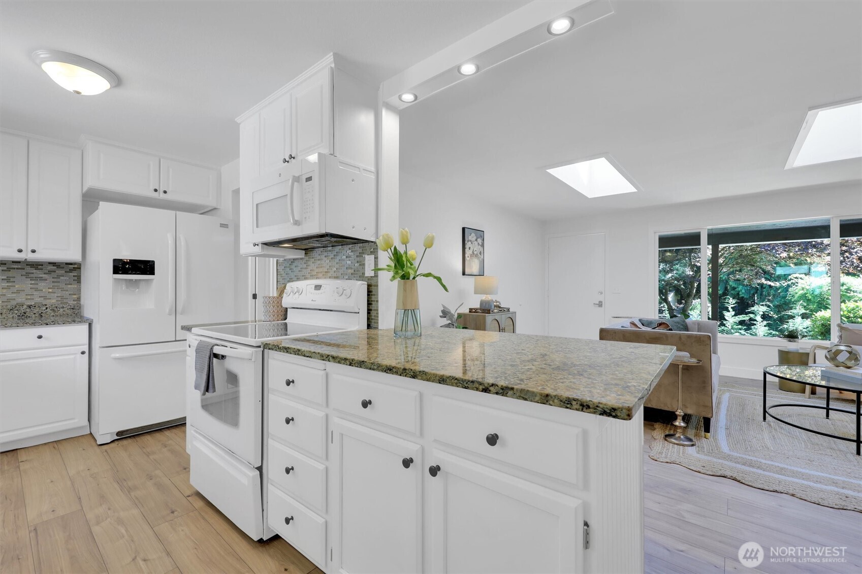 20915 West Richmond Road Bothell, WA 98021 - Photo 12 of 40 Gallery Image 12