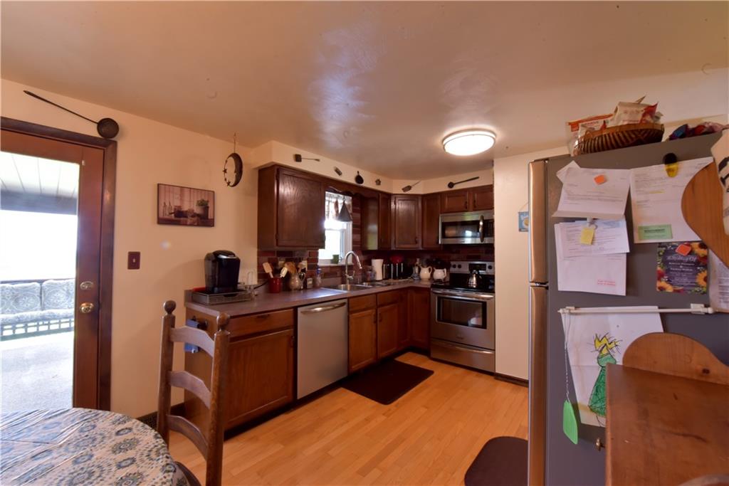 401 Malone Ridge Road Washington, PA 15301 - Photo 8 of 23 Kitchen 10x10 Opens to the Living and Dining room