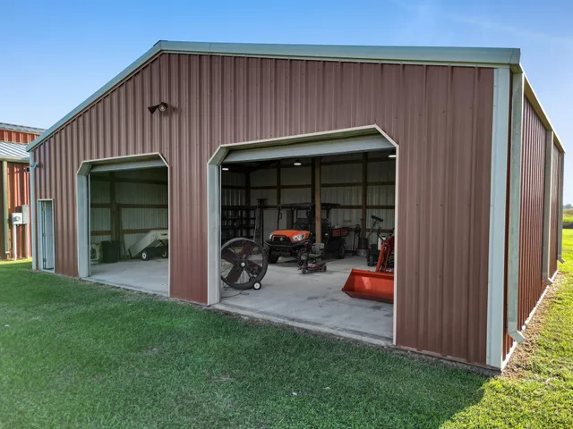 a view of a house with backyard and porch