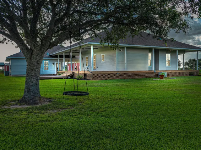 a view of a house with a backyard
