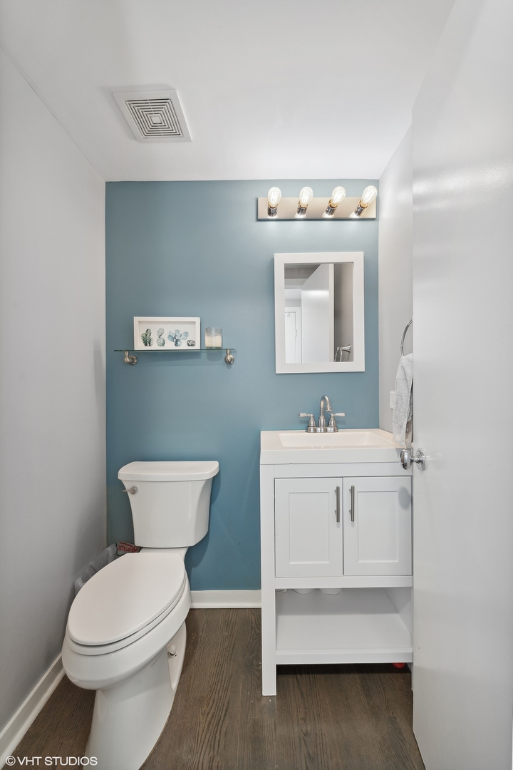 222 South Racine Avenue, Unit 48 Chicago, IL 60607 - Photo 8 of 21 a bathroom with a toilet a sink and mirror