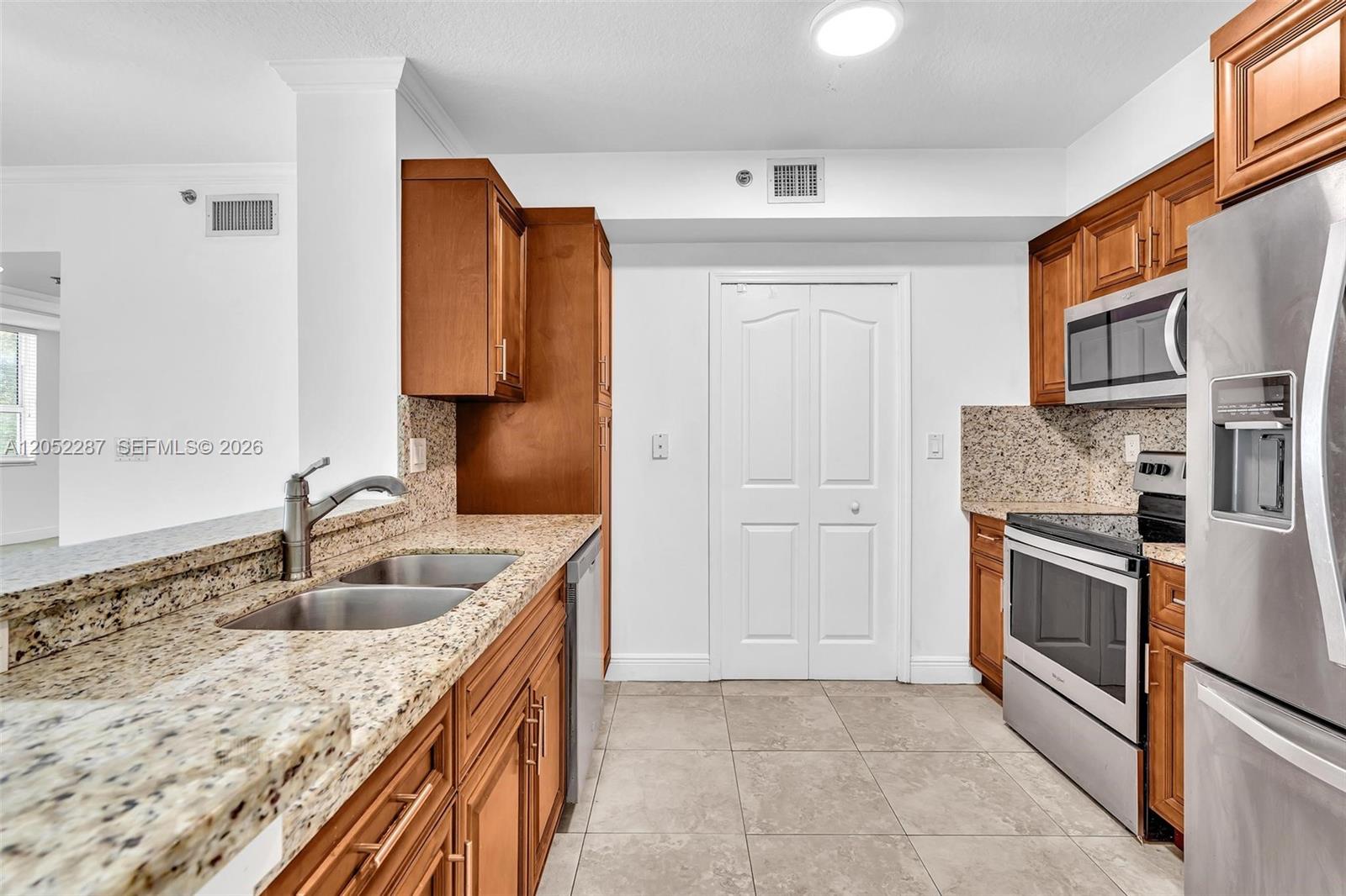 2665 Southwest 37th Avenue, Unit 313 Miami, FL 33133 - Photo 13 of 24 Well-maintained appliances