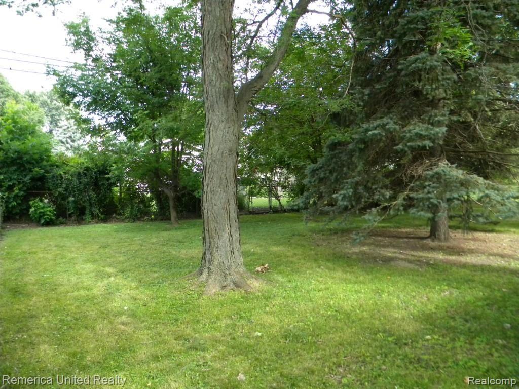 23486 Meadowbrook Road Novi, MI 48375 - Photo 6 of 31 DSCN7195.jpg