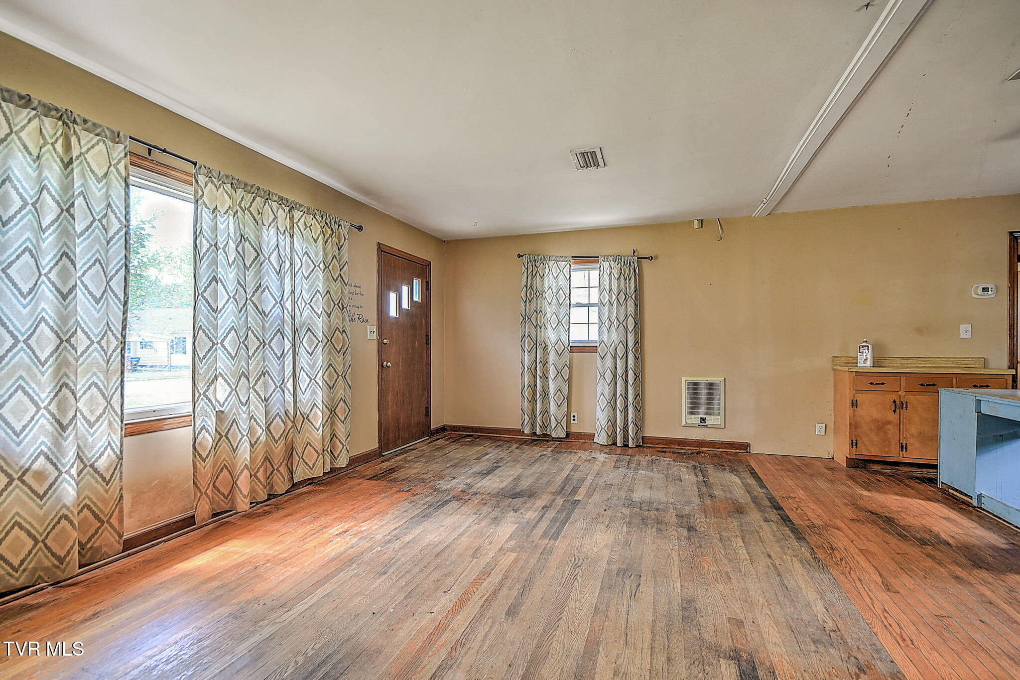 412 South Main Street Elizabethton, TN 37643 - Photo 30 of 34 6-web-or-mls-412 S Main JH-7