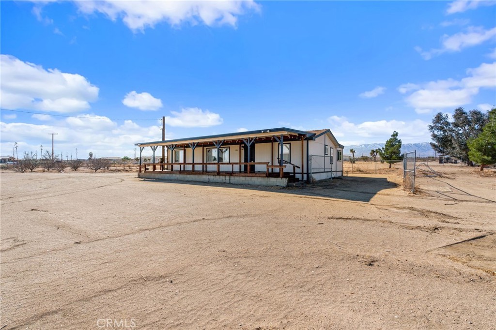 11524 Paramount Road Phelan, CA 92371 - Photo 4 of 34