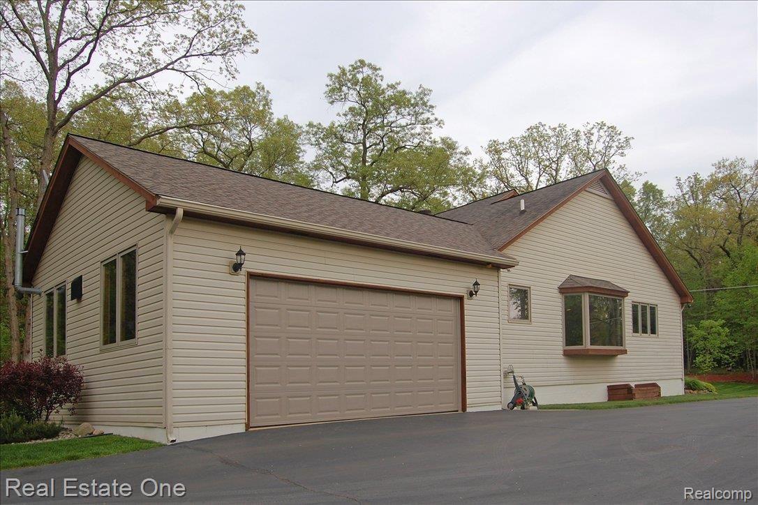 1403 Rosell Road Holly, MI 48442 - Photo 23 of 24 Attached Garage