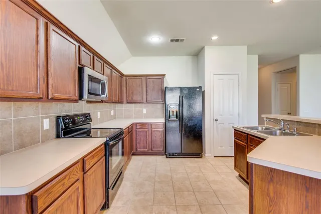 $2,000 | 1608 Castle Creek Drive, Little Elm, TX 75068