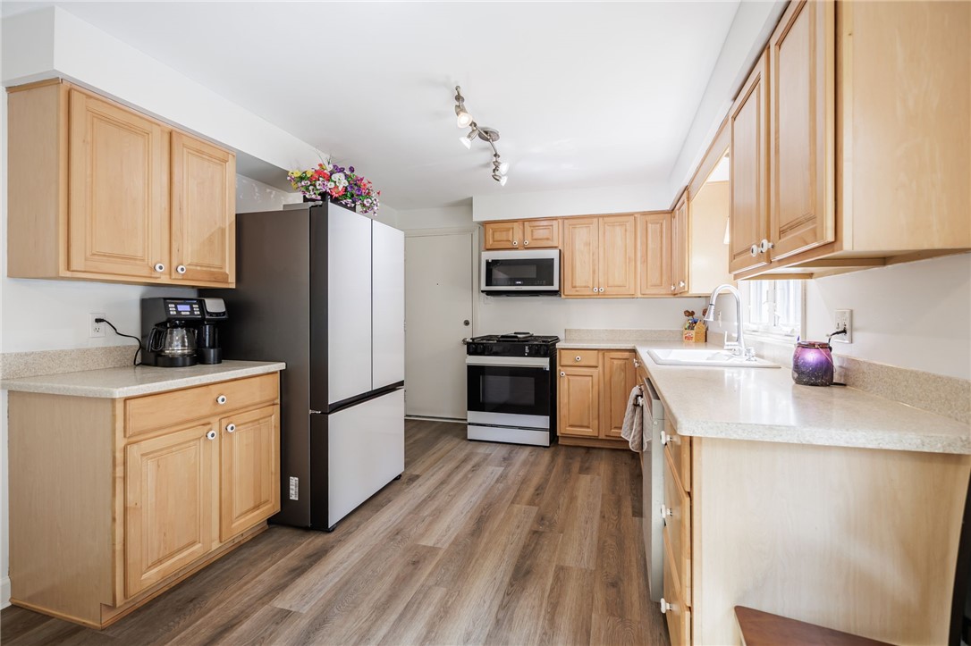 50 Interlaken Road Greece, NY 14612 - Photo 10 of 30