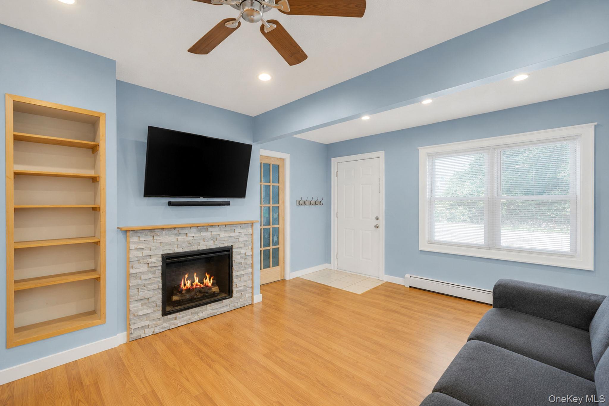 7 Inca Drive Bay Shore, NY 11706 - Photo 6 of 29