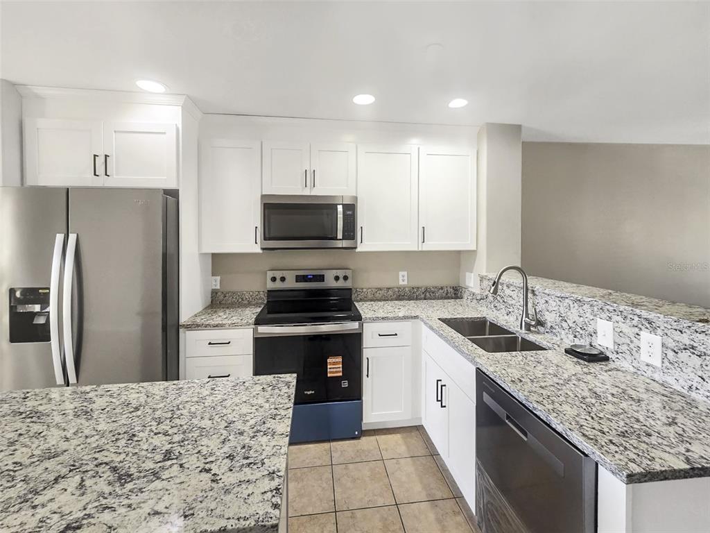 8716 Spruce Hills Court Lakewood Ranch, FL 34202 - Photo 4 of 17