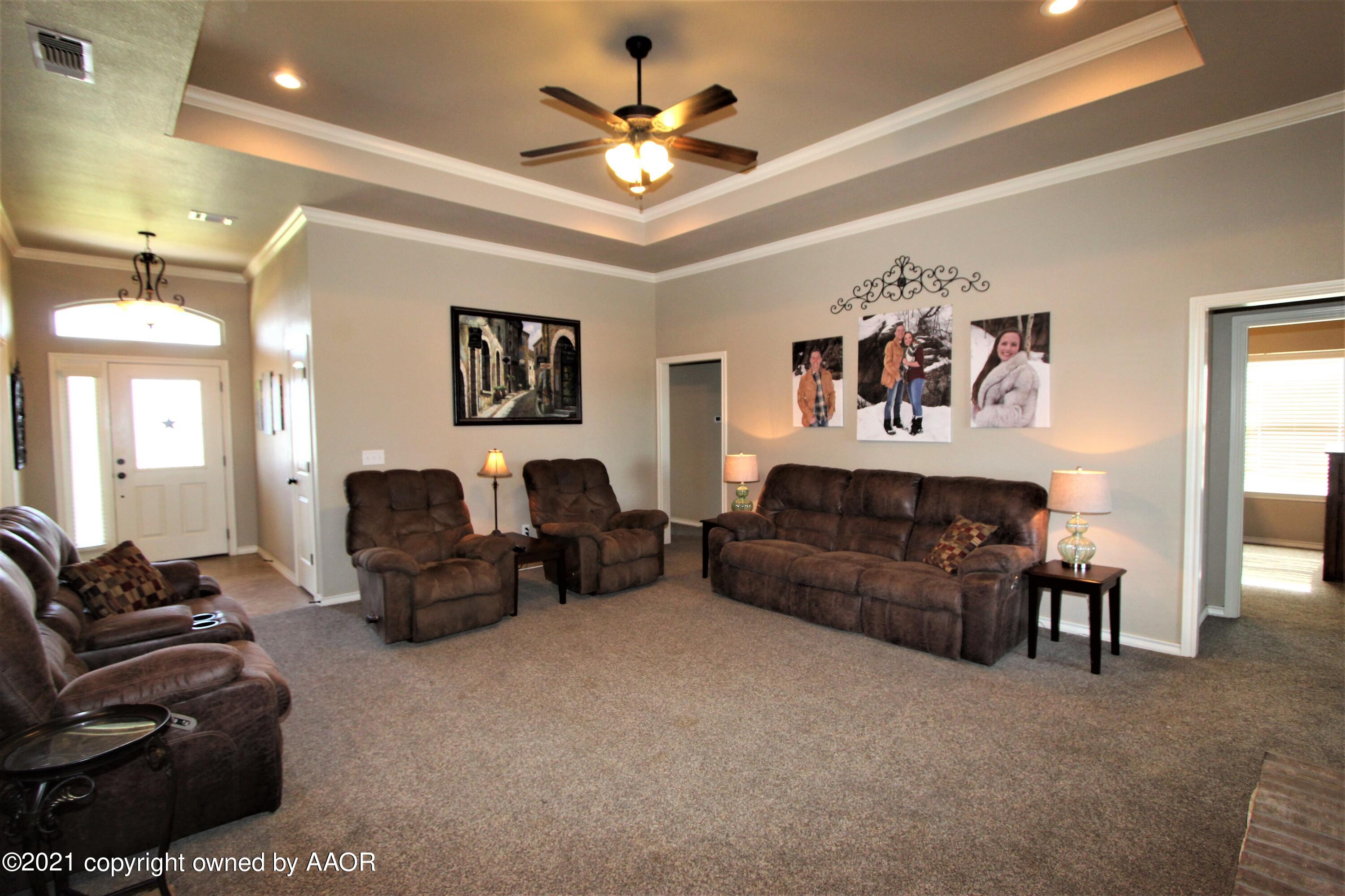 19150 Stone Creek Road Amarillo, TX 79124 - Photo 7 of 50 Living Room