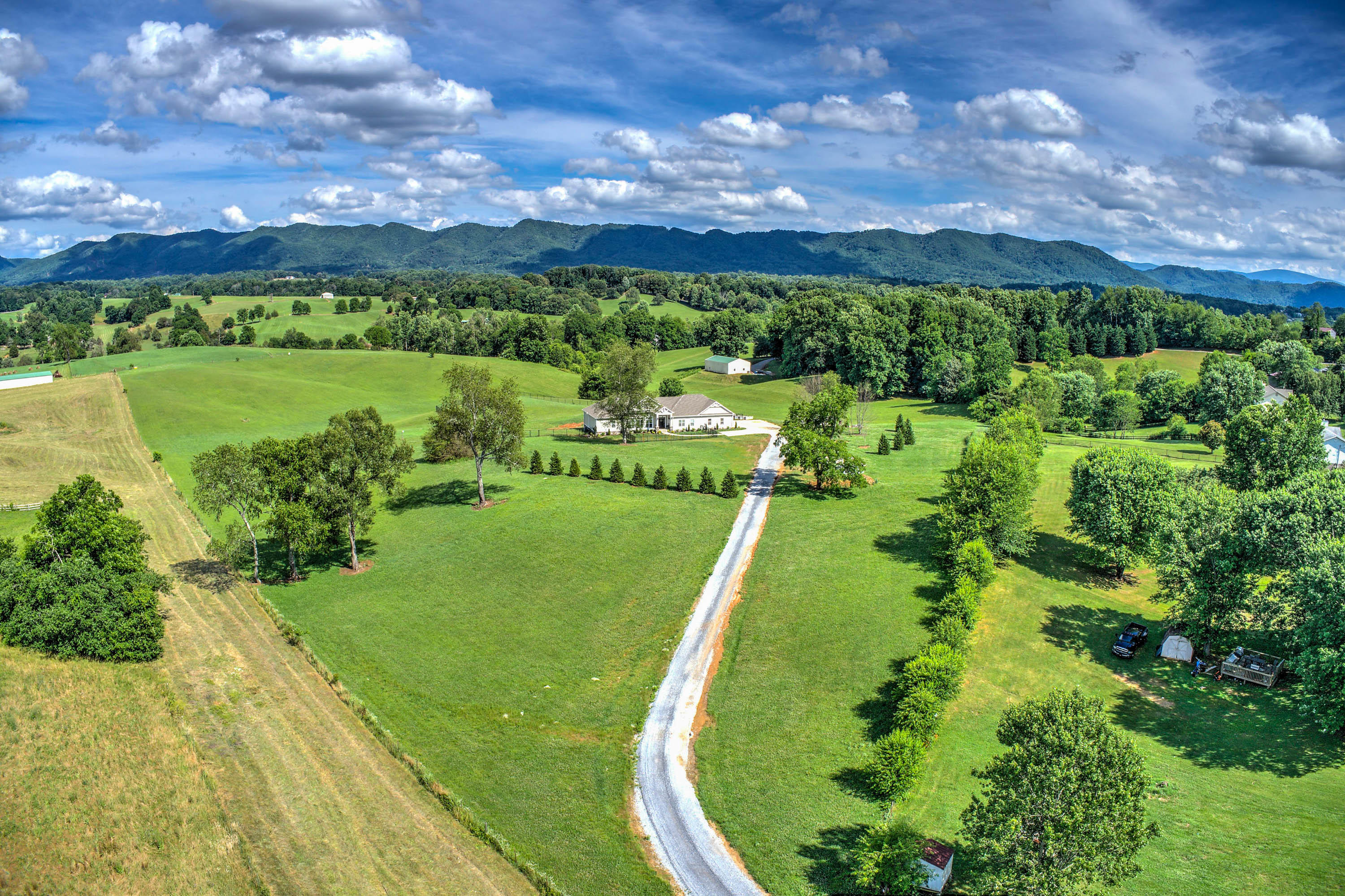 568 Old Embreeville Road Jonesborough, TN 37659 - Photo 4 of 74 568 Old Embreeville Rd-12