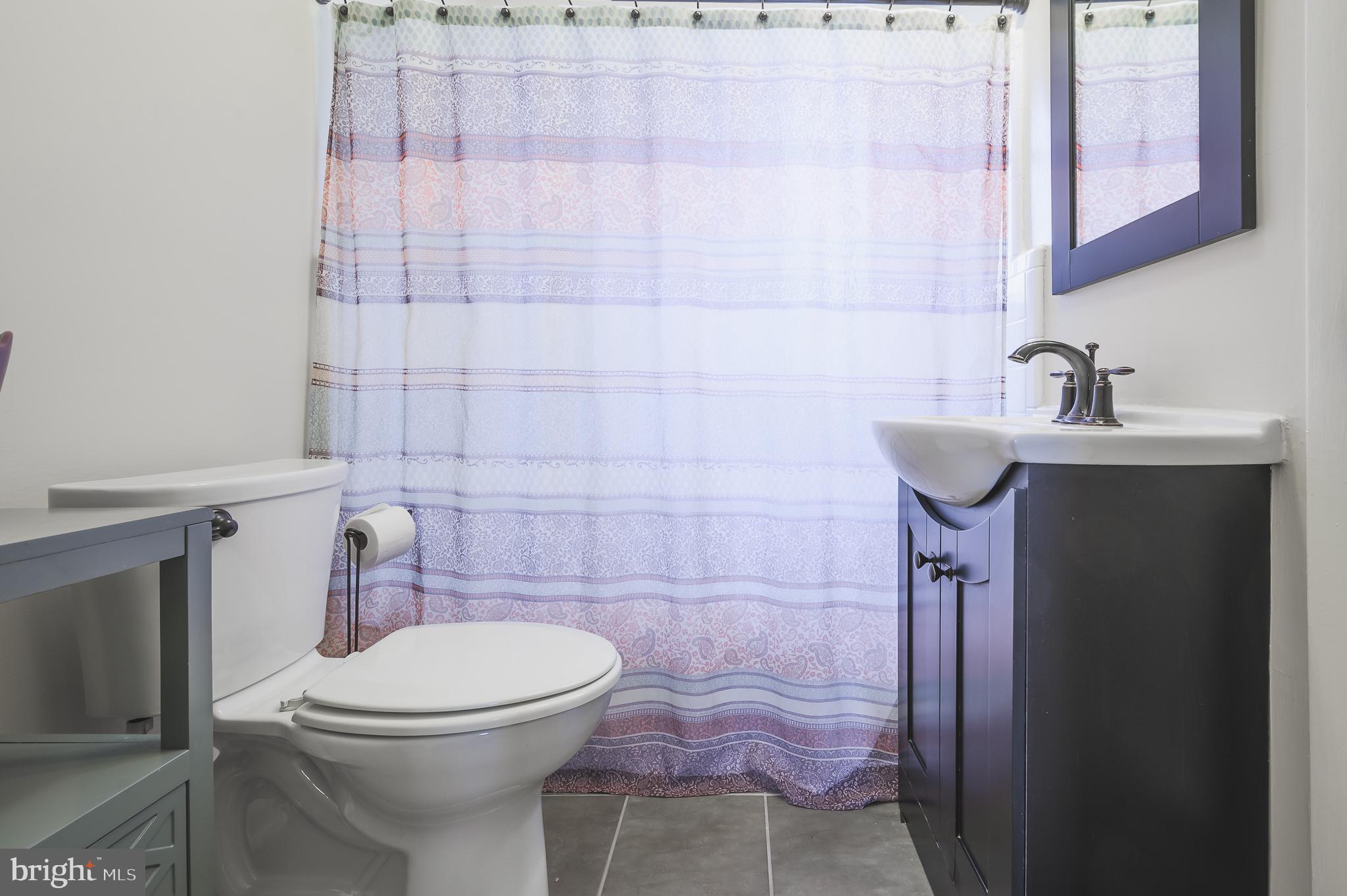 1114 Crestover Road Wilmington, DE 19803 - Photo 21 of 32 Full Bathroom in Hallway