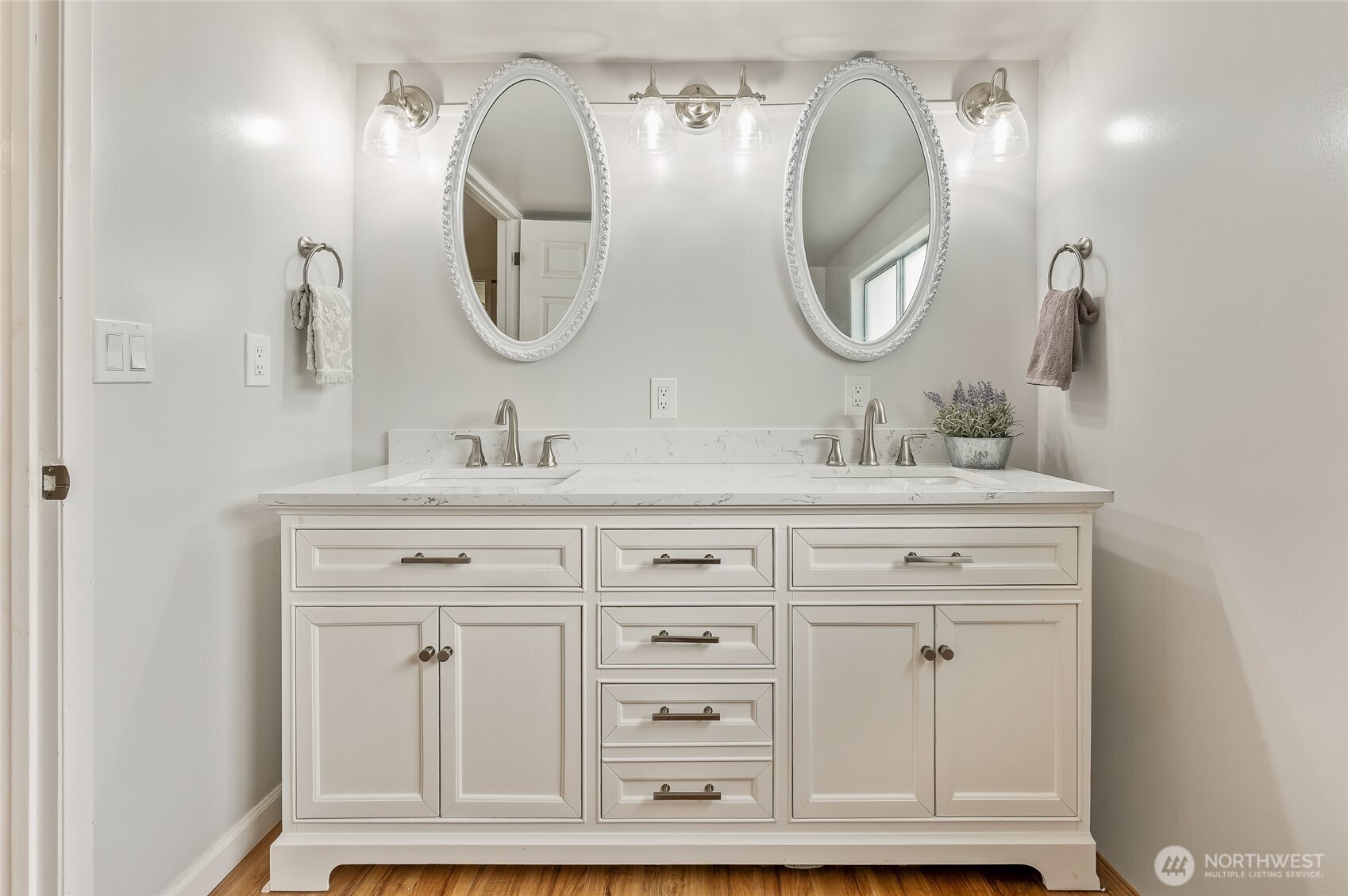 8133 North Dryden Road Cashmere, WA 98815 - Photo 21 of 36 a bathroom with a double vanity sink and a mirror