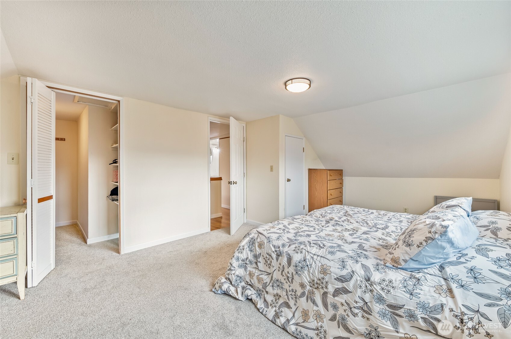 8133 North Dryden Road Cashmere, WA 98815 - Photo 24 of 36 a bedroom with a bed and a shower