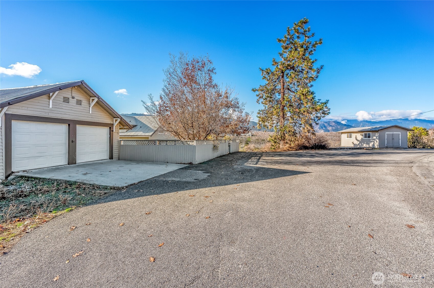8133 North Dryden Road Cashmere, WA 98815 - Photo 35 of 36 a front view of a house with a yard and garage