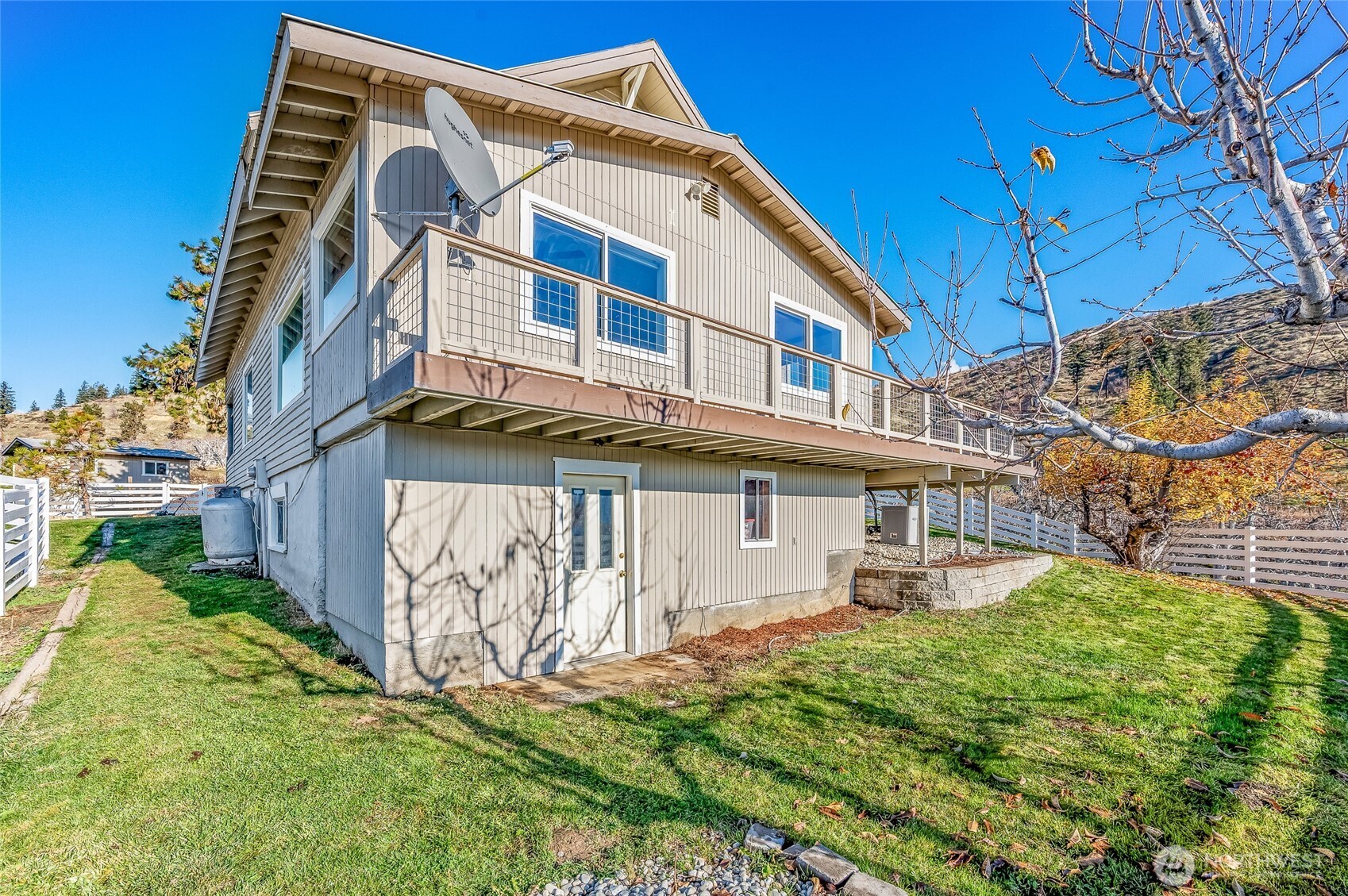 8133 North Dryden Road Cashmere, WA 98815 - Photo 36 of 36 a view of a house with a yard