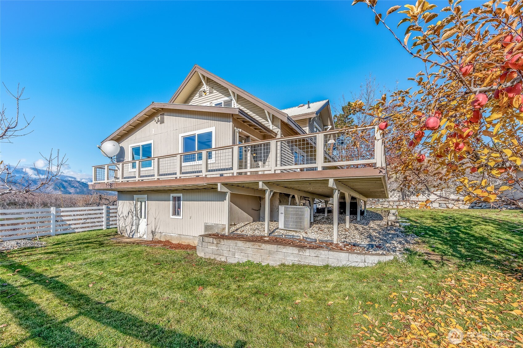 8133 North Dryden Road Cashmere, WA 98815 - Photo 7 of 36 a view of a house with a backyard