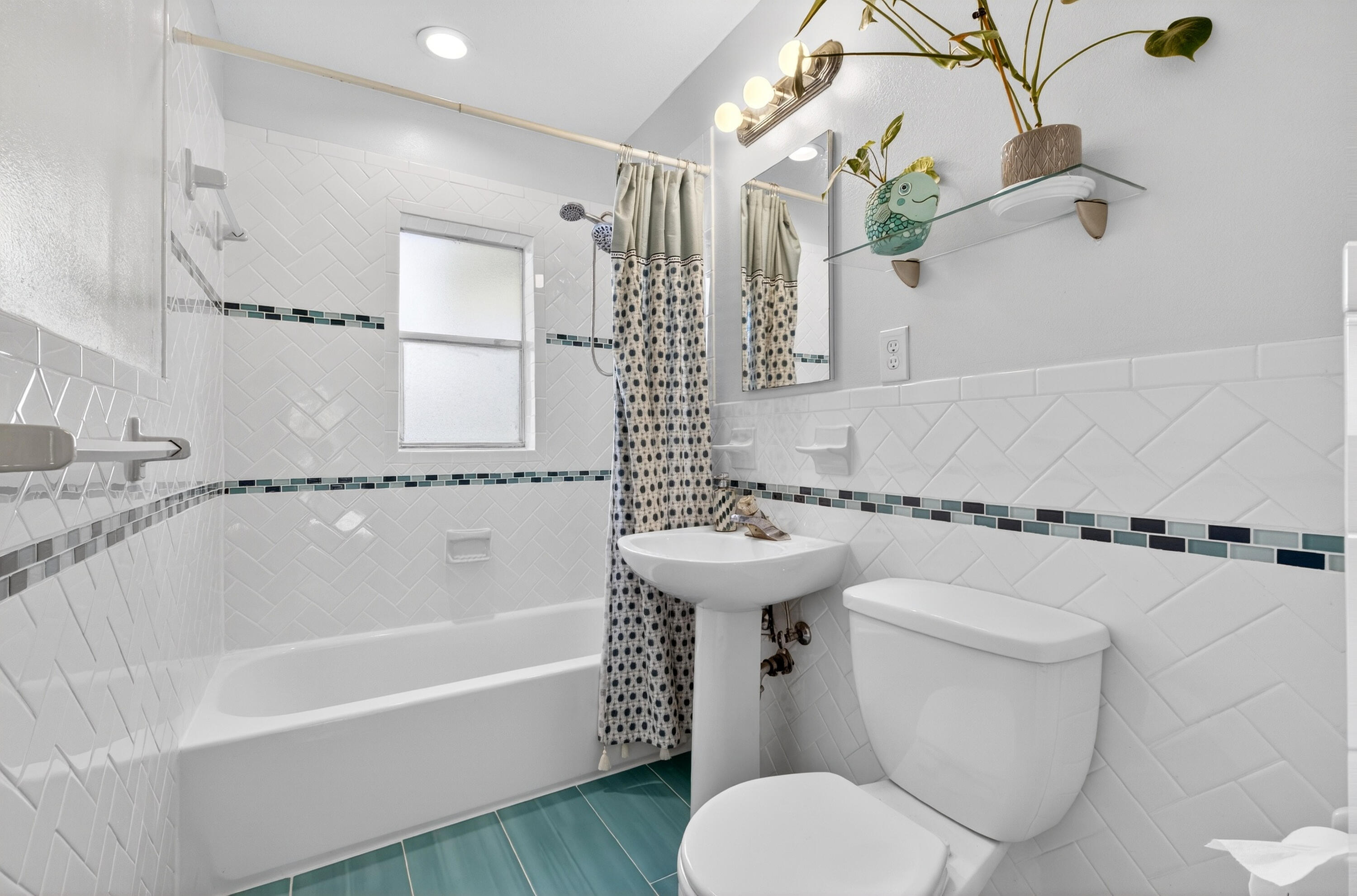 2108 Donald Avenue Fort Pierce, FL 34946 - Photo 14 of 35 Bathroom