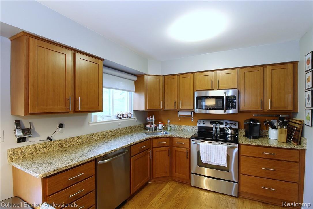 258 Whitney Drive Rochester, MI 48307 - Photo 7 of 22 Whitney (9).jpg