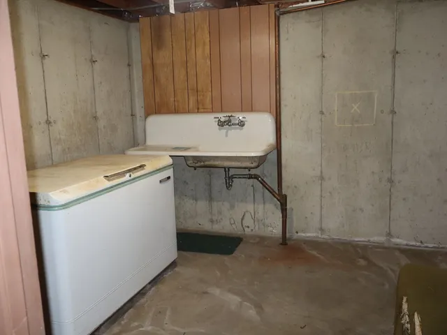 $175,000 | 1605 Sharon Road, Streator, IL 61364