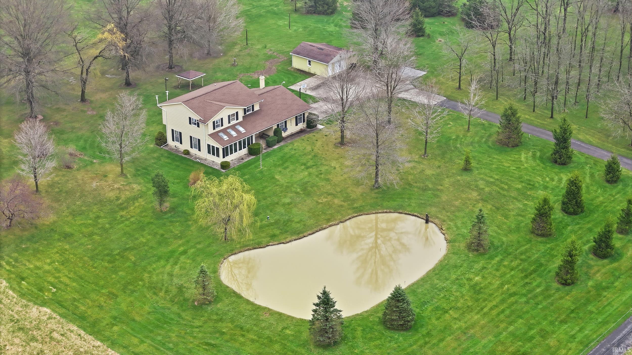 18832 Amstutz Road Auburn, IN 46706 - Photo 3 of 36