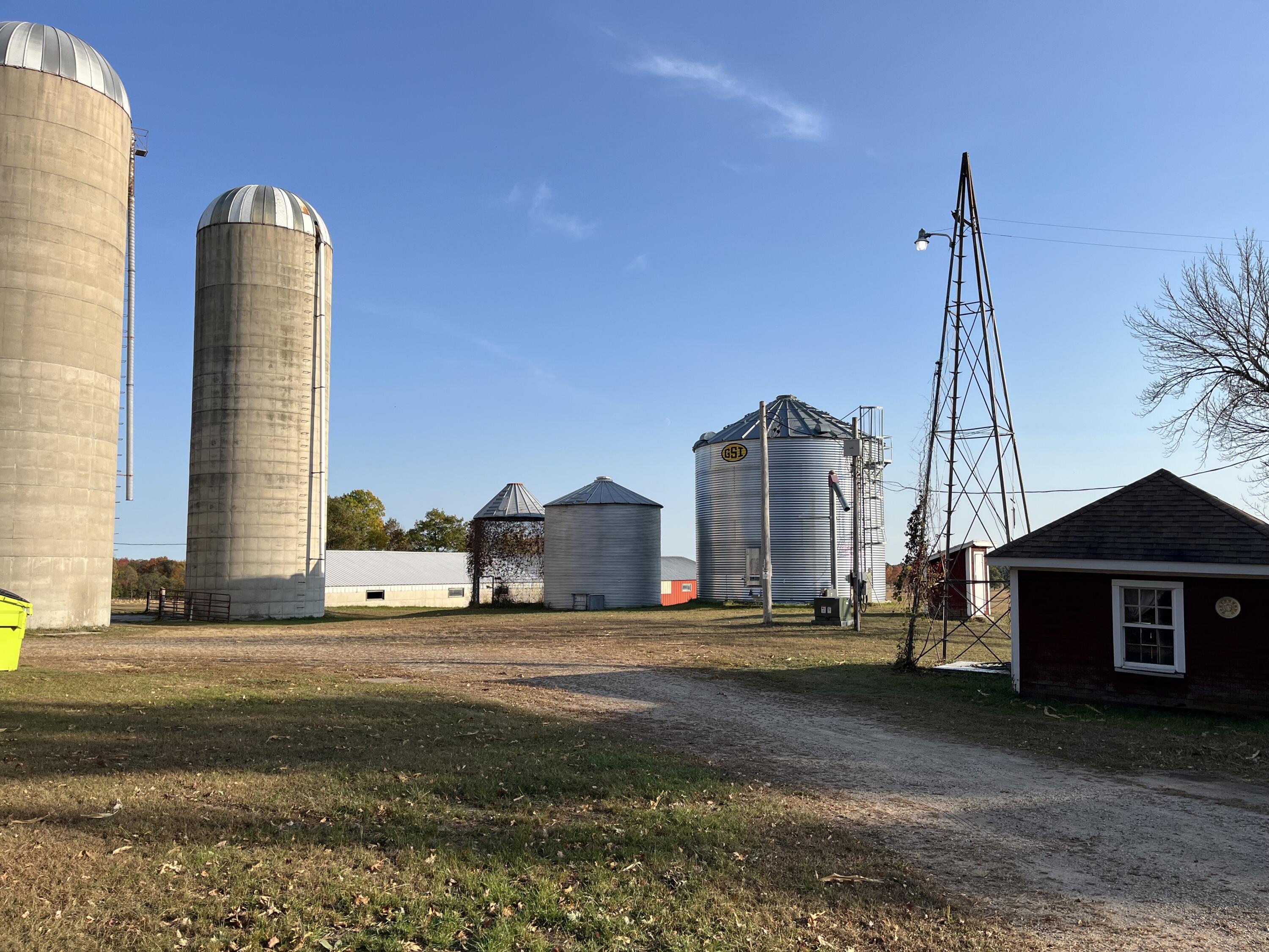 W6011 Pike River Road Wausaukee, WI 54177 - Photo 4 of 16 Silos