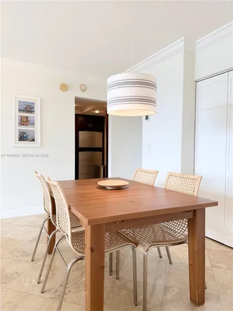 a dining room that has a table and chairs in it