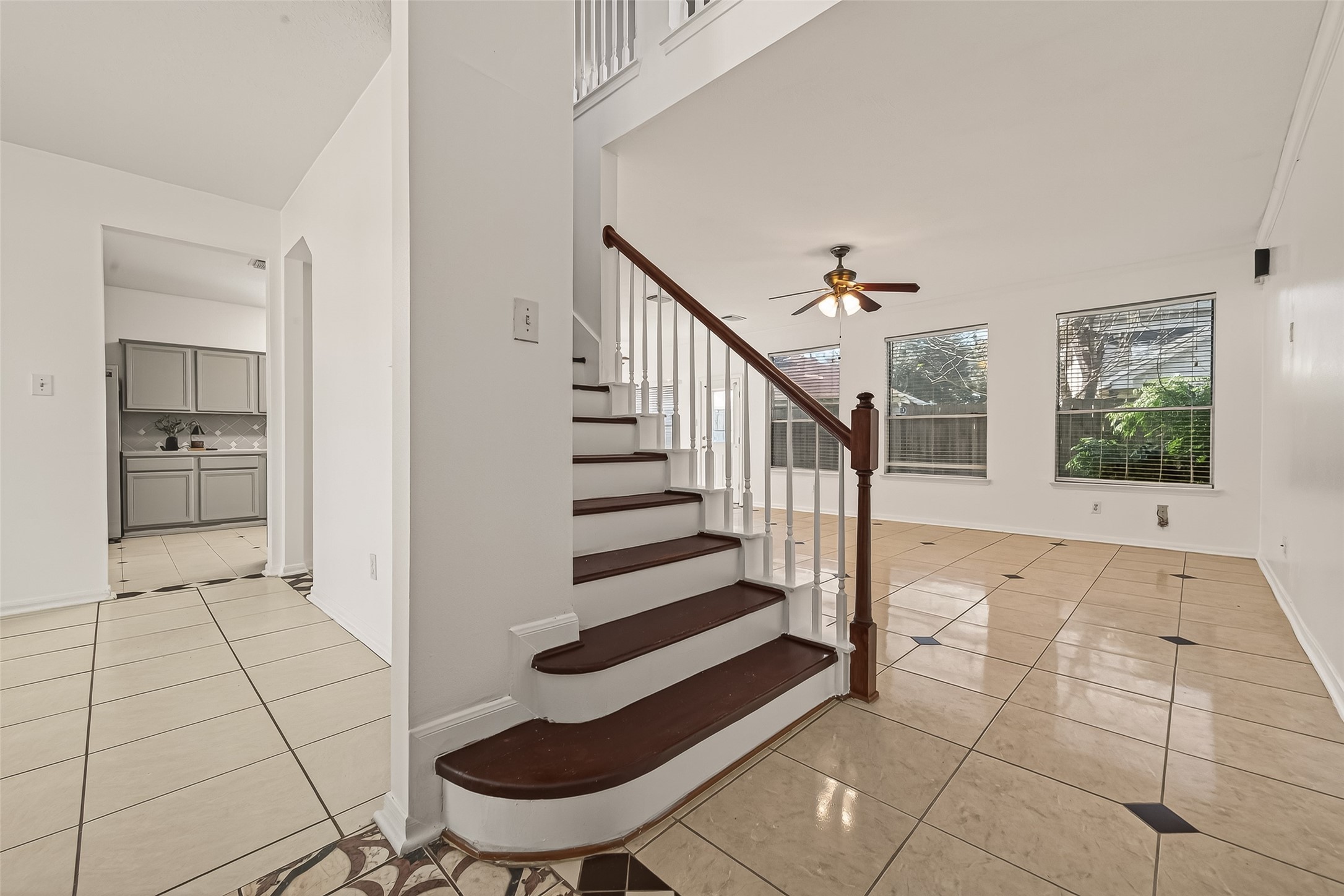 16315 April Ridge Drive Houston, TX 77083 - Photo 5 of 48