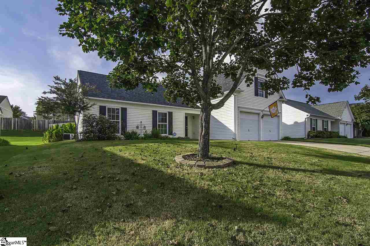 201 Woolridge Way Greer, SC 29650 - Photo 2 of 27 Gallery Image 2