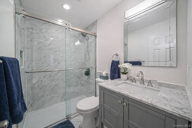 $579,999 | 7 Poinsetta Avenue, Middle Island, NY 11953