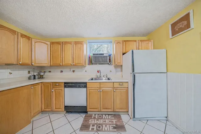 $579,999 | 7 Poinsetta Avenue, Middle Island, NY 11953