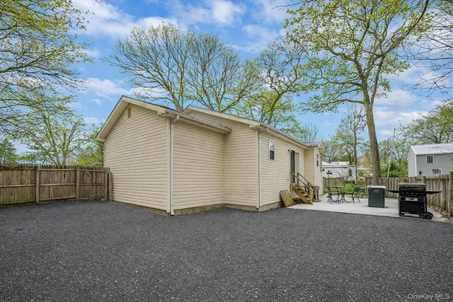 $579,999 | 7 Poinsetta Avenue, Middle Island, NY 11953