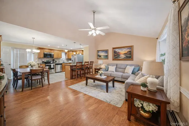 $579,999 | 7 Poinsetta Avenue, Middle Island, NY 11953