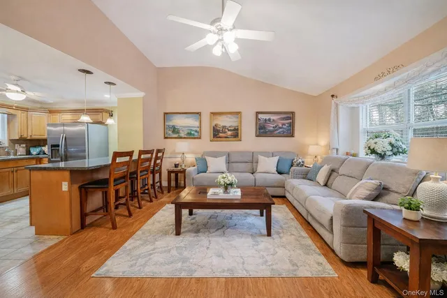 $579,999 | 7 Poinsetta Avenue, Middle Island, NY 11953